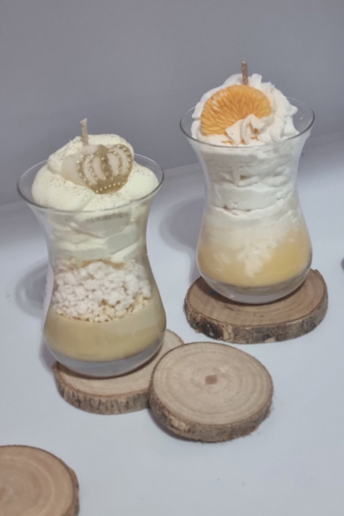 Bougies artisanales , gourmande et fraîche , bougie de l'An et bougie Galette pour célébrer ce début d'année .