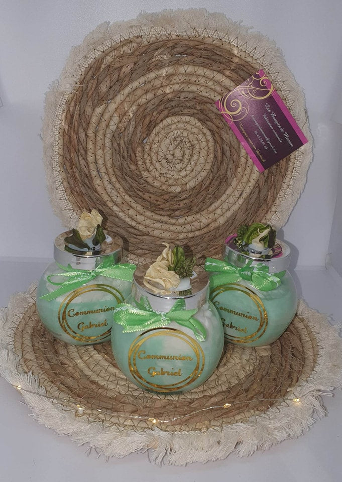 Bougie parfumée pour une communion , aux thèmes et couleurs de votre choix.